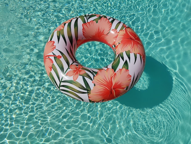 plavací kruh bazén